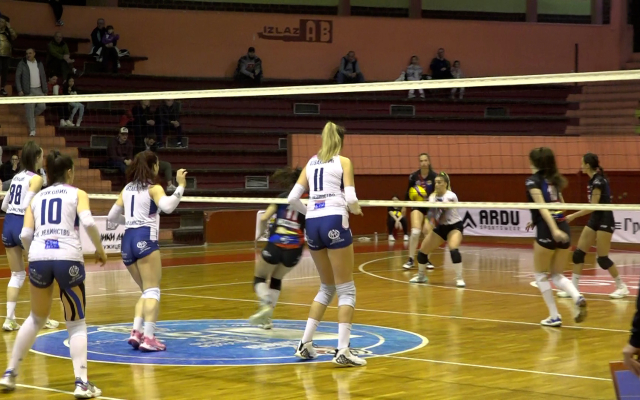 Odbojkašice Tenta porazile Jedinstvo posle pet setova