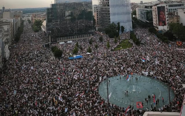 Велики број грађана на студентском скупу на Славији (ВИДЕО)